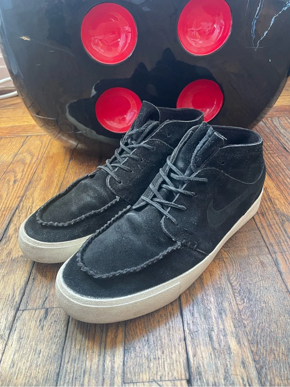 Nike SB Zoom Air Max Men's Black Suede Leather Moccasin-Style High-Top Sneakers
